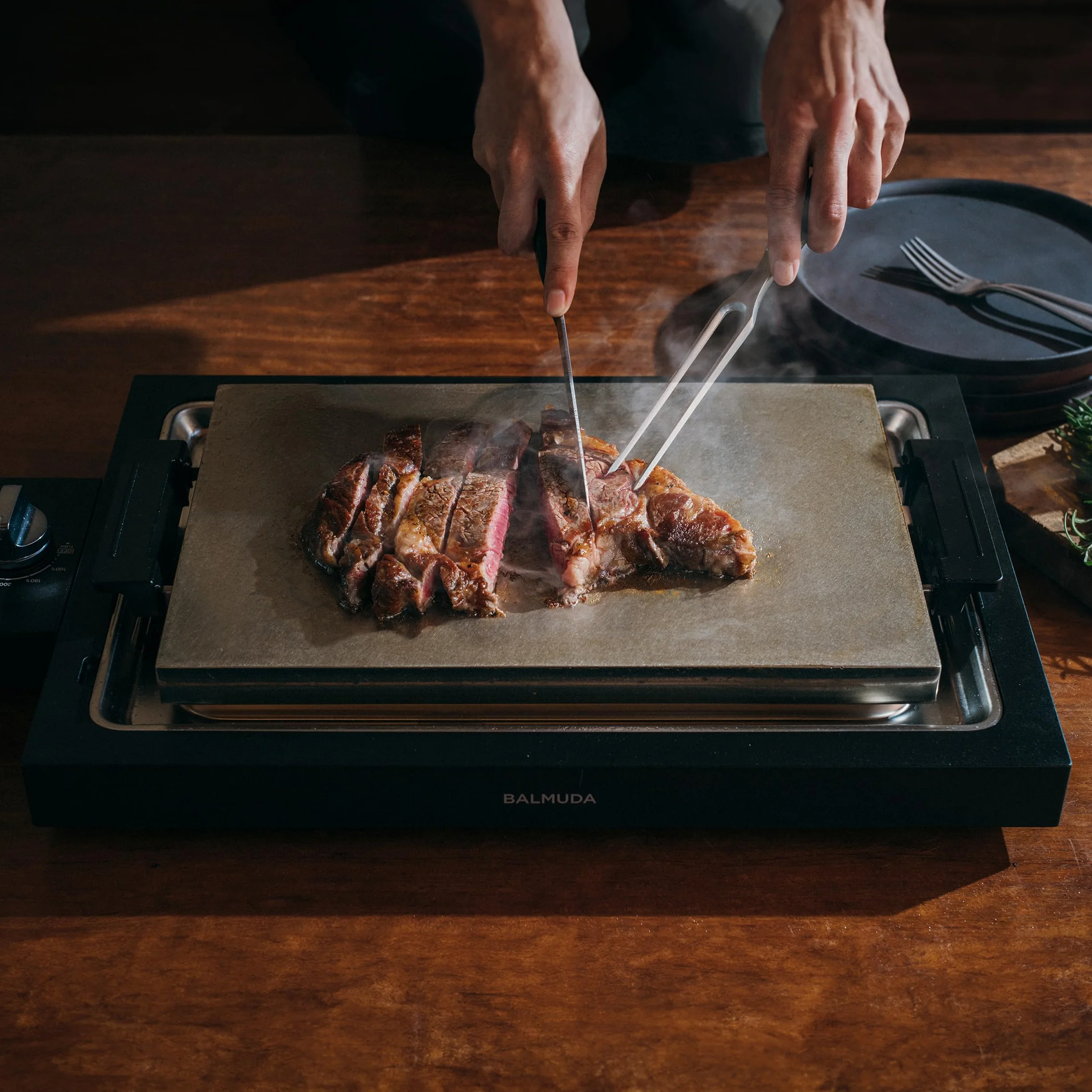 The Teppanyaki | Electric Griddle | 15” W x 9.6” D Cooking Surface | 6.6mm Thick Plate | Precise Temperature Control (320°F–430°F) | 360 Design | Perfect for Steak, Okonomiyaki, Crepes, & More