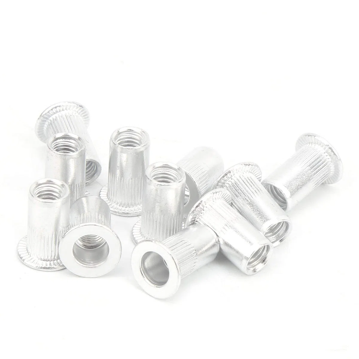 100 Stück M5 Blindnietmuttern Aluminium Flachkopf für Metallplatten Befestigung, Verzinkte Muttern zum Verbinden von Rohren Blechen Hardware-Zubehör robust (100pcs)