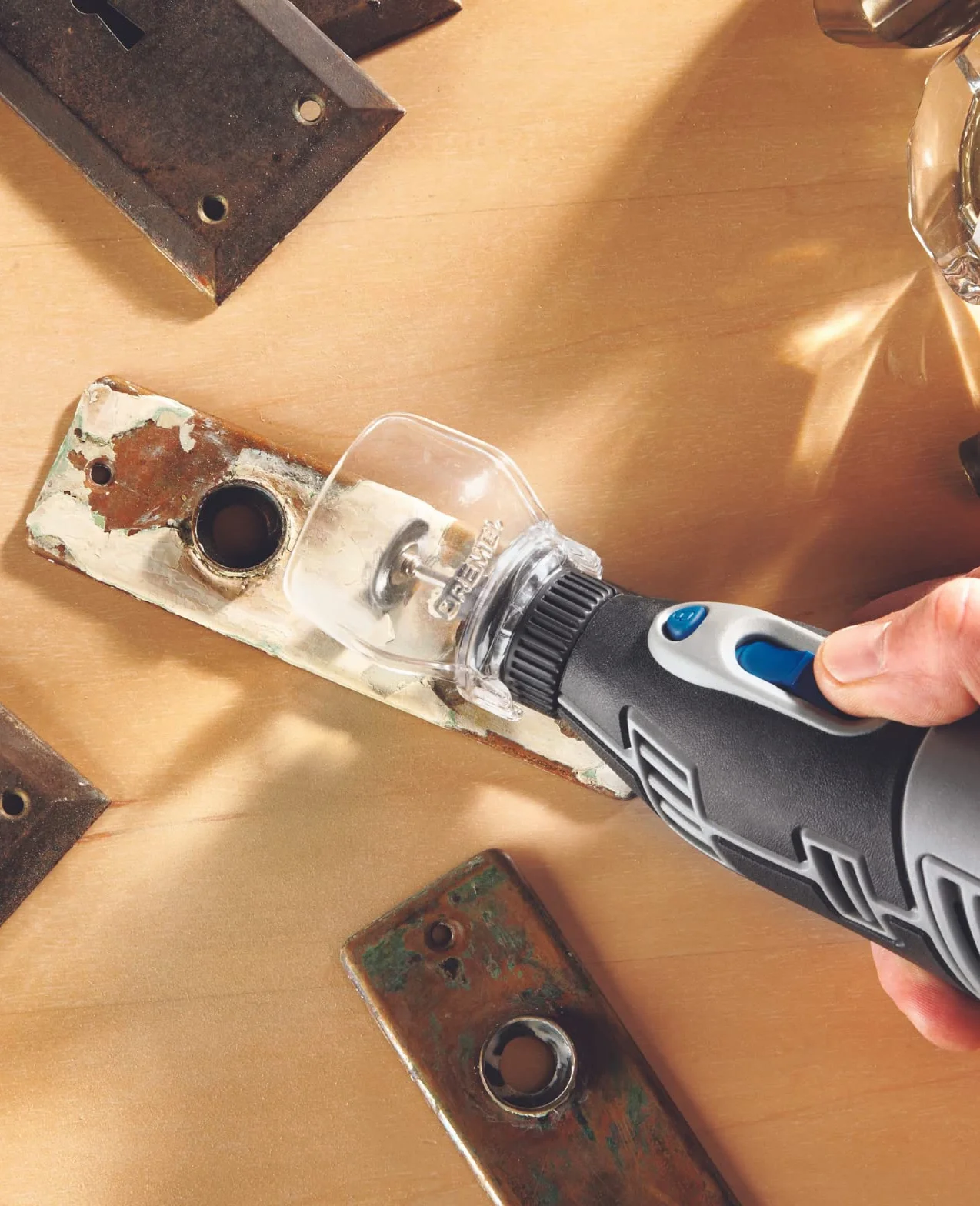 Dremel 550 Comfort Guard-Aufsatz. Aufsatz für rotierende Werkzeuge für mehr Komfort beim Schneiden, Schleifen und Reinigen.