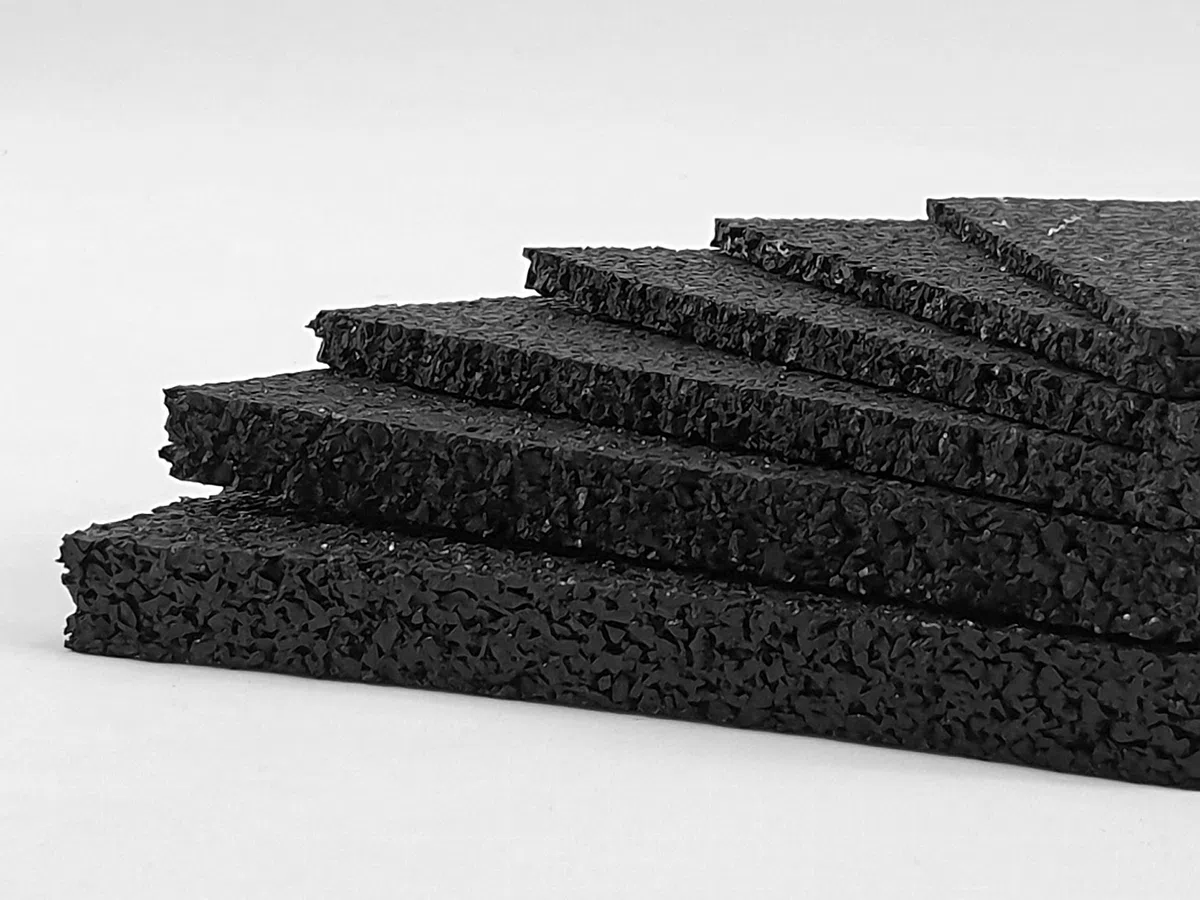 Gummigranulat 35x35cm (350x350mm) / 8mm Stärke - Antivibrationsmatte Ladungssicherung