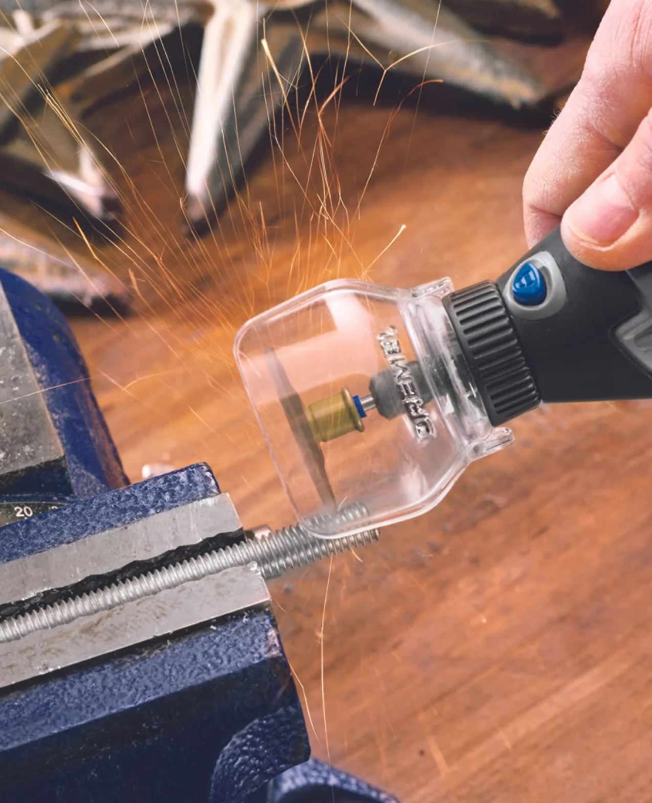 Dremel 550 Comfort Guard-Aufsatz. Aufsatz für rotierende Werkzeuge für mehr Komfort beim Schneiden, Schleifen und Reinigen.