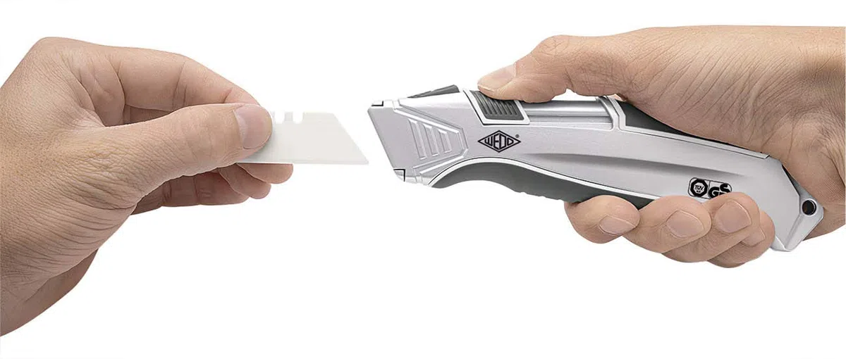 WEDO 79825 Safety Cutter CERA-Safeline Alu, Keramik Klingen, Aluminium Gehäuse, Autom. Klingenrückzug, Gummi Griffzone, integriertes Magazin, TÜV/GS-GEPRÜFT