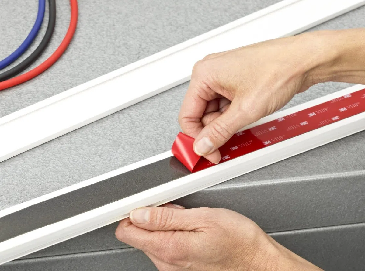 3M VHB 5952F Montage Klebeband doppelseitig - starke und dauerhafte Verbindung von Metallen, pulverbeschichteten Lacken, Glas, versiegeltem Holz, ABS - 19mm x 3m, Schwarz, Dicke: 1.1mm (1-er Pack)